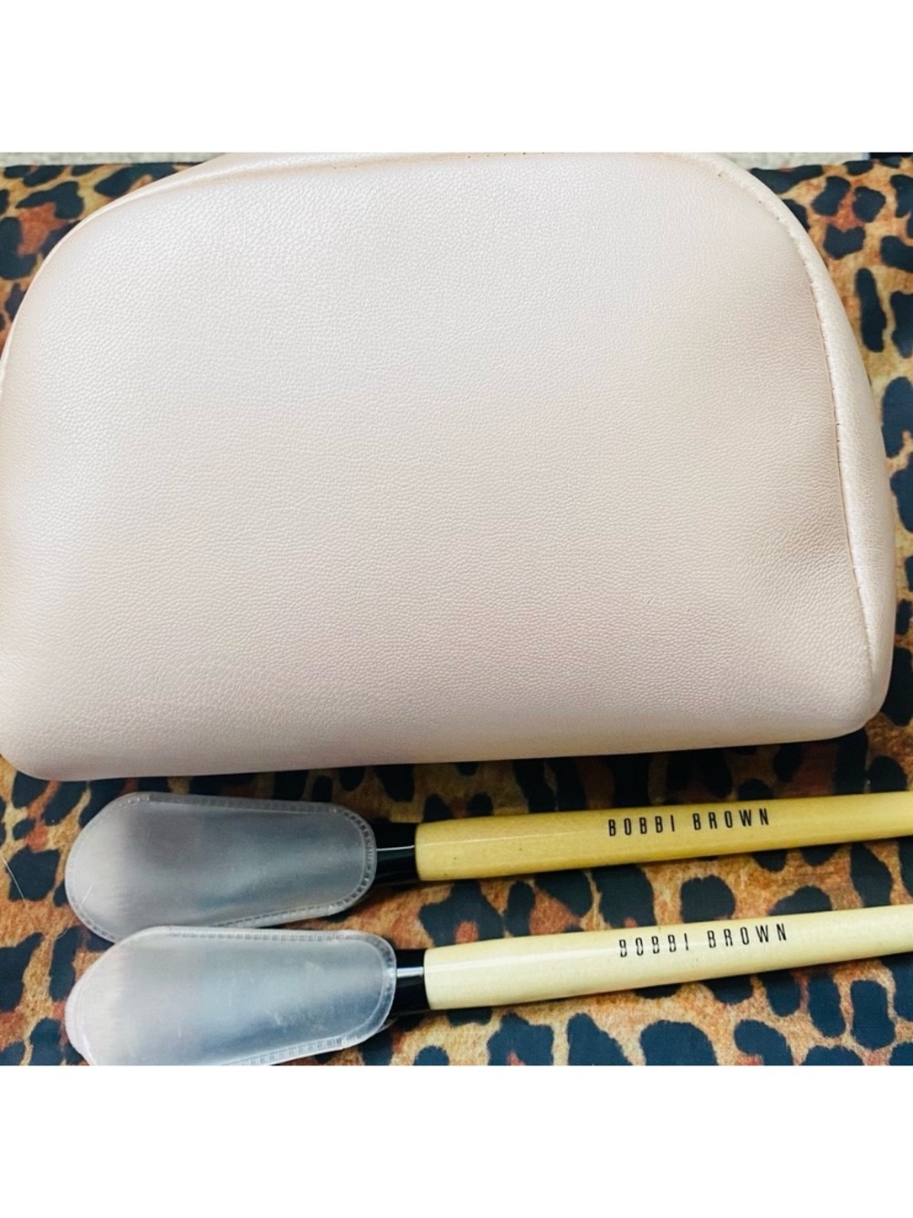 Bobbi Brown Foundation Brushes (2) &  Blush BB cosmetic bag - Picture 2 of 9